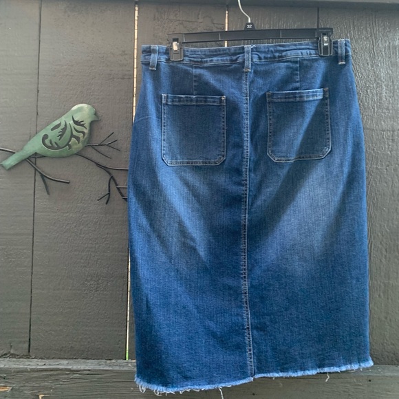 Women’s Blue Jean Skirt with metal buttons in the front and slit in the front - Picture 4 of 4